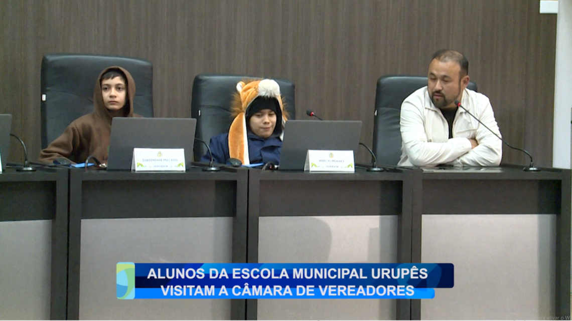 ALUNOS DA ESCOLA MUNICIPAL URUPÊS VISITAM A CÂMARA DE VEREADORES