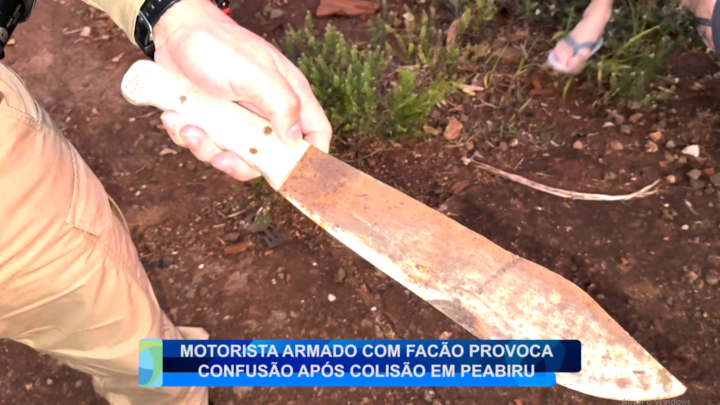 MOTORISTA ARMADO COM FACÃO PROVOCA CONFUSÃO APÓS COLISÃO EM PEABIRU