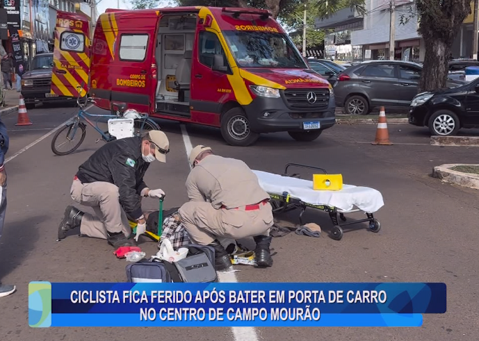 CICLISTA FICA FERIDO APÓS BATER EM PORTA DE CARRO NO CENTRO DE CAMPO MOURÃO