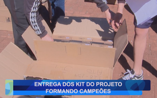 ENTREGA DOS KITS DO PROJETO FORMANDO CAMPEÕES