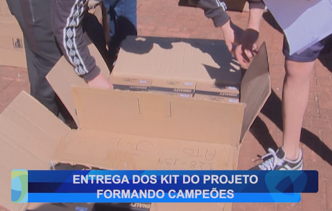ENTREGA DOS KITS DO PROJETO FORMANDO CAMPEÕES