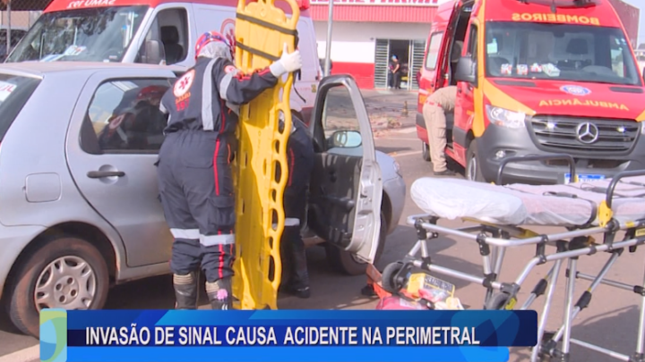 INVASÃO DE SINAL CAUSA ACIDENTE NA PERIMETRAL