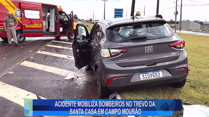 ACIDENTE MOBILIZA BOMBEIROS NO TREVO DA SANTA CASA EM CAMPO MOURÃO