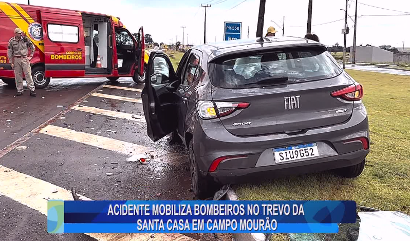 ACIDENTE MOBILIZA BOMBEIROS NO TREVO DA SANTA CASA EM CAMPO MOURÃO