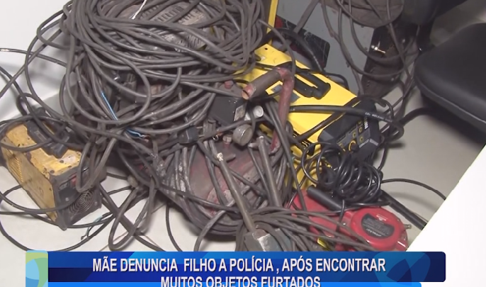 MÃE DENUNCIA O FILHO A POLÍCIA, APÓS ENCONTRAR MUITOS OBJETOS FURTADOS