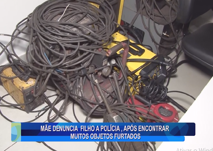 MÃE DENUNCIA O FILHO A POLÍCIA, APÓS ENCONTRAR MUITOS OBJETOS FURTADOS