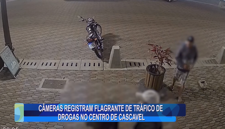 CÂMERAS REGISTRAM FLAGRANTE DE TRÁFICO DE DROGAS NO CENTRO DE CASCAVEL