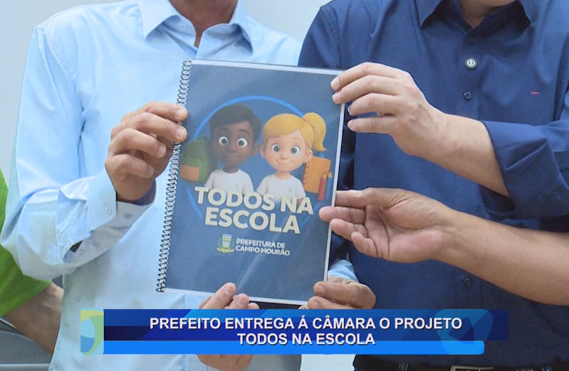 PREFEITO ENTREGA Á CÂMARA O PROJETO TODOS NA ESCOLA