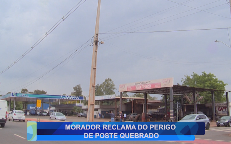 MORADOR RECLAMA DO PERIGO DE POSTE QUEBRADO
