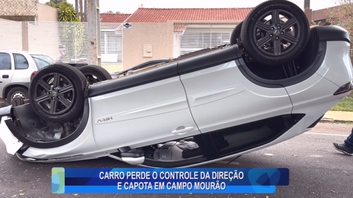 CARRO PERDE O CONTROLE DA DIREÇÃO E CAPOTA EM CAMPO MOURÃO
