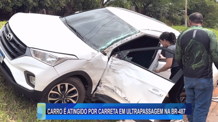 CARRO É ATINGIDO POR CARRETA EM ULTRAPASSAGEM NA BR-487