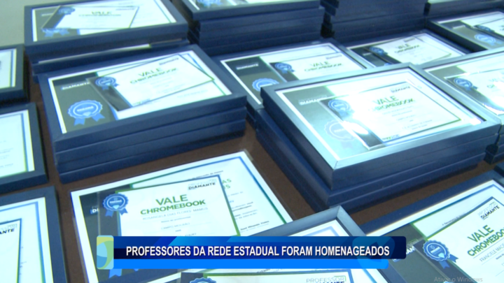 PROFESSORES DA REDE ESTADUAL FORAM HOMENAGEADOS