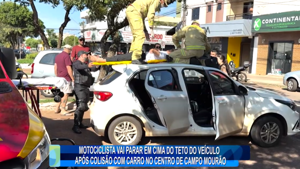 MOTOCICLISTA VAI PARAR EM CIMA DO TETO DO VEÍCULO  APÓS COLISÃO COM CARRO NO CENTRO DE CAMPO MOURÃO