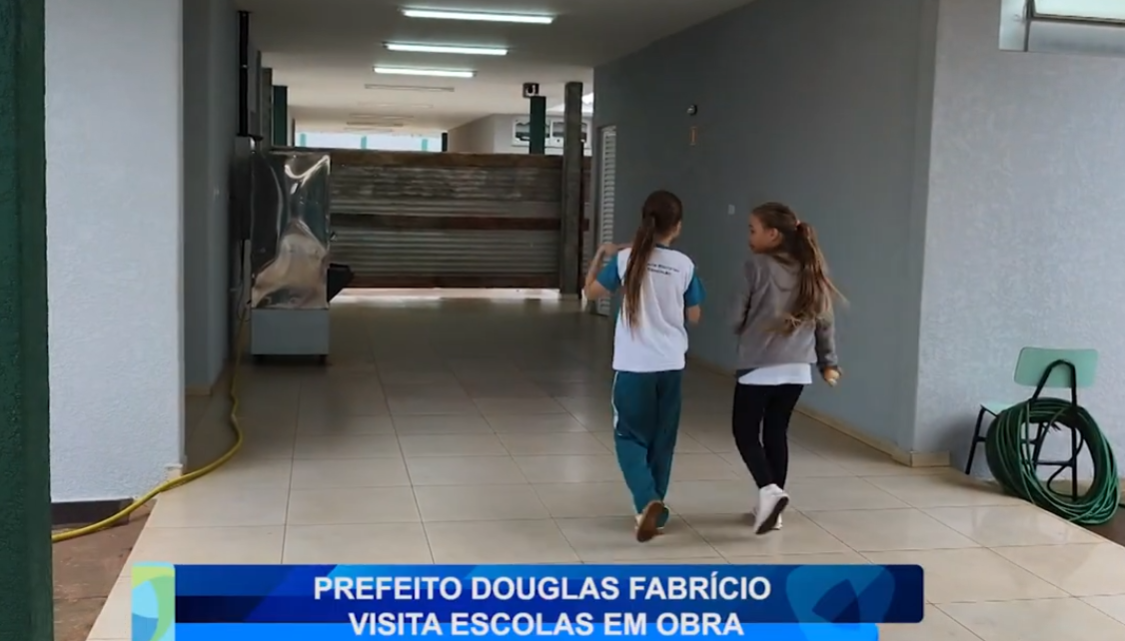 PREFEITO DOUGLAS FABRÍCIO VISITA ESCOLAS EM OBRA