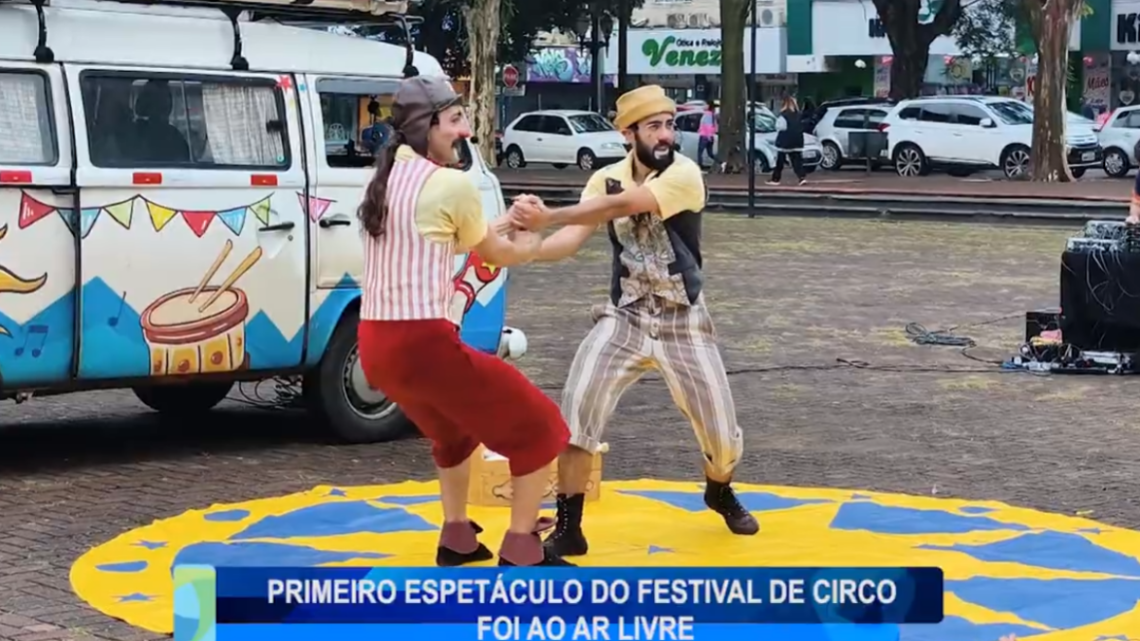 PRIMEIRO ESPETÁCULO DO FESTIVAL DE CIRCO FOI AO AR LIVRE