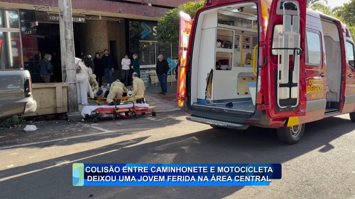 COLISÃO ENTRE CAMINHONETE E MOTOCICLETA DEIXOU UMA JOVEM FERIDA NA ÁREA CENTRAL
