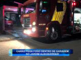 CARRO PEGA FOGO DENTRO DE GARAGEM NO JARDIM ALBUQUERQUE