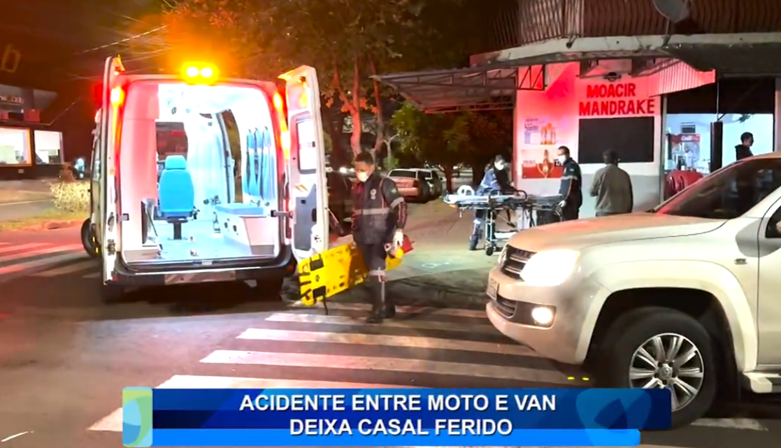 ACIDENTE ENTRE MOTO E VAN DEIXA CASAL FERIDO