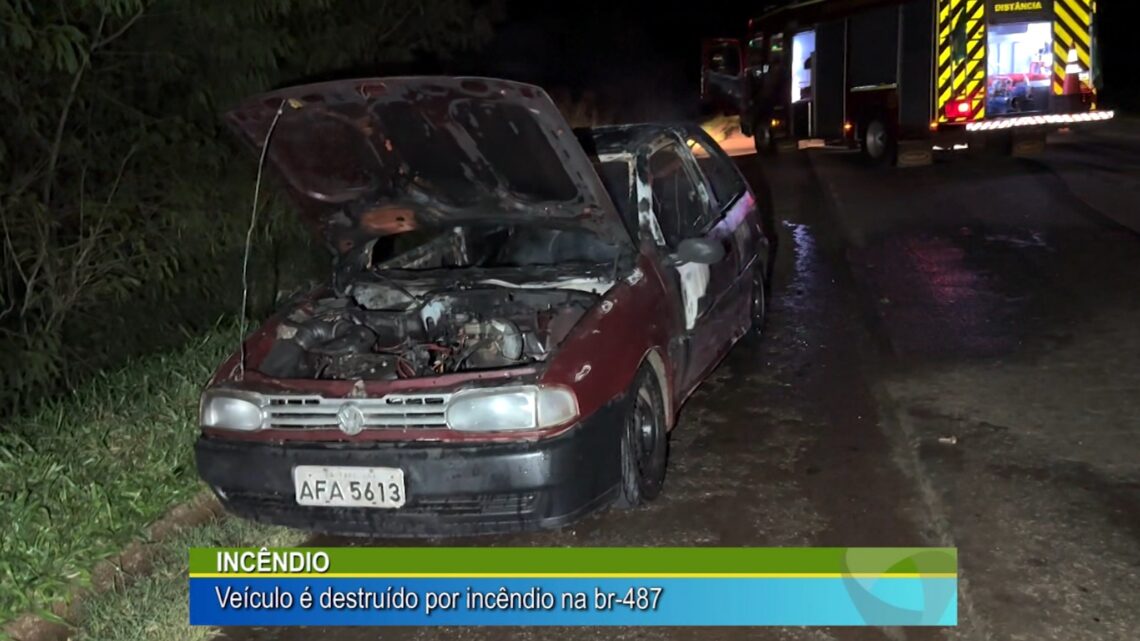 INCÊNDIO: VEÍCULO É DESTRUÍDO POR INCÊNDIO NA BR-487.