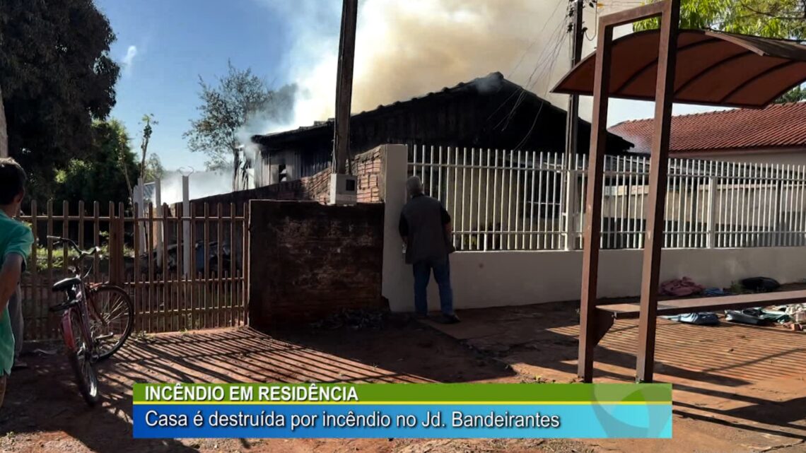 INCÊNDIO EM RESIDÊNCIA: CASA E DESTRUÍDA POR INCÊNDIO NO JARDIM BANDEIRANTES