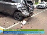 COLISÃO NA ÁREA CENTRAL: MOTORISTA PASSA MAL E COLIDE COM TRÊS CARROS ESTACIONADOS