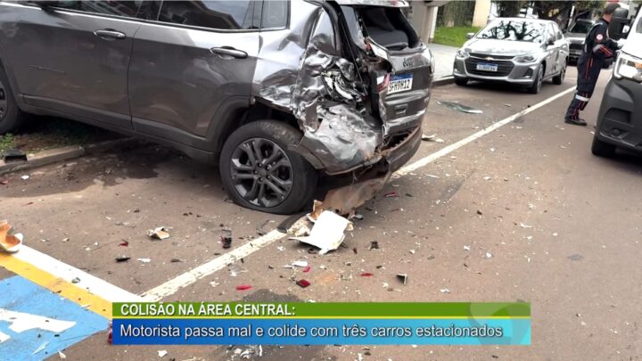 COLISÃO NA ÁREA CENTRAL: MOTORISTA PASSA MAL E COLIDE COM TRÊS CARROS ESTACIONADOS