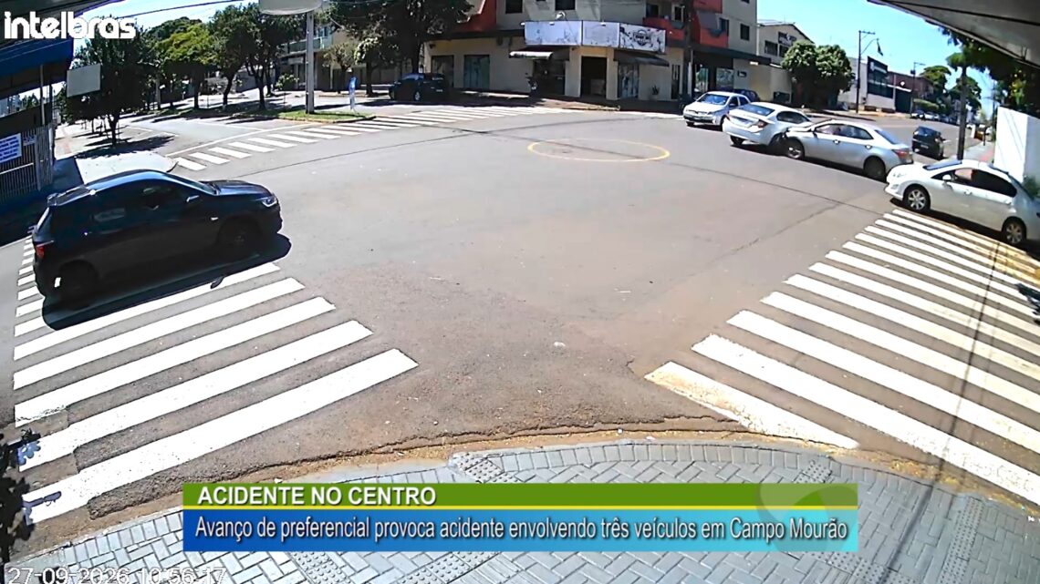Acidente no centro, avanço de preferência provoca acidente entre três veículos em Campo Mourão