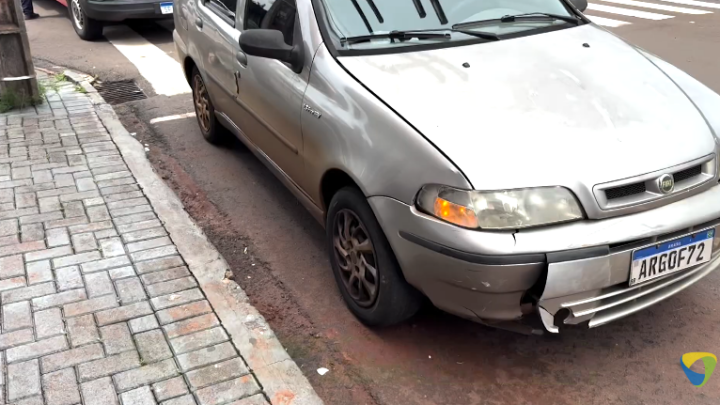 Acidente na área central: colisão entre carro e moto deixaram um homem ferido.