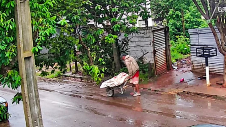 Tentativa de feminicídio: homem agride mulher, a coloca em saco de cal e a deixa para morrer.
