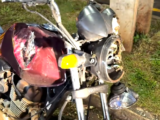 Queda de motocicleta: jovem de 26 anos fica ferido após queda de moto no centro.