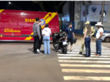 Motociclista fica ferido após colisão no centro de Campo Mourão.