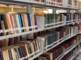 Livros são sonhos; biblioteca municipal comemoração da Semana Nacional do Livro.