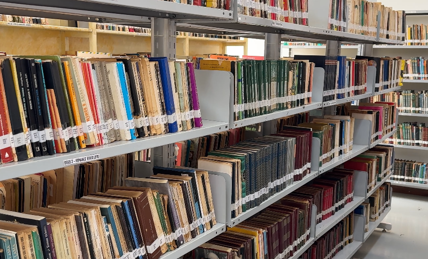 Livros são sonhos; biblioteca municipal comemoração da Semana Nacional do Livro.