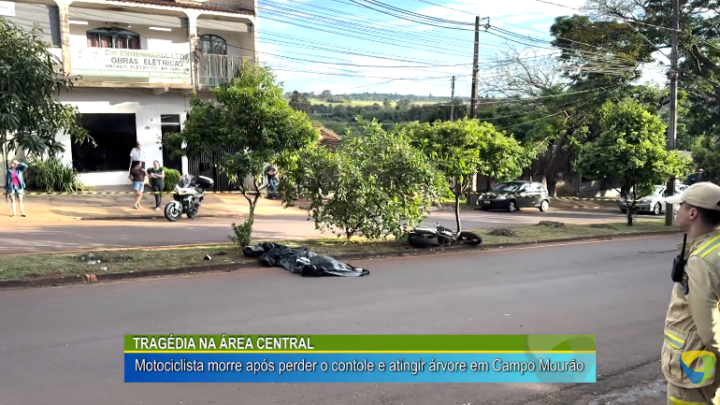 Motociclista morre após perder o controle e bater na árvore.