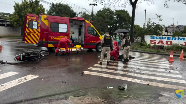 Acidente na área central: questões entre carro e moto deixaram um homem ferido.
