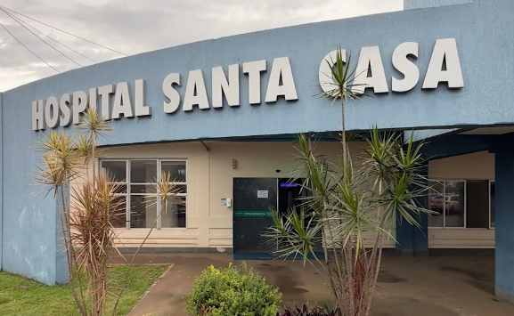 Novos leitos, Santa Casa de Campo Mourão reforma setor de enfermaria.